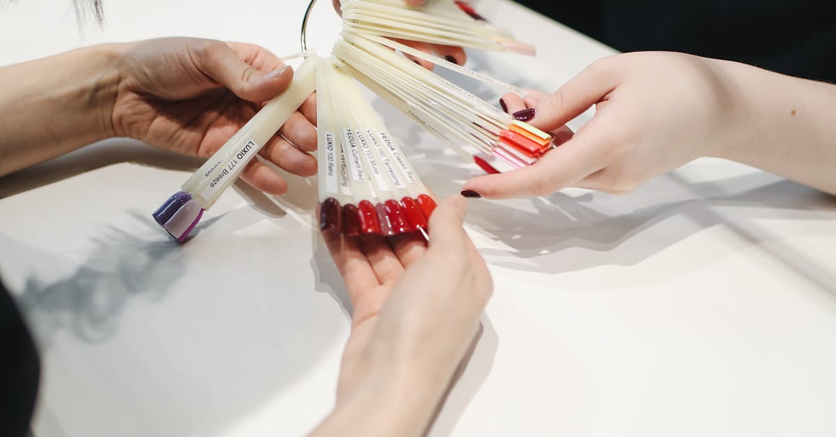 How to Maintain Your Manicure Between Salon Visits