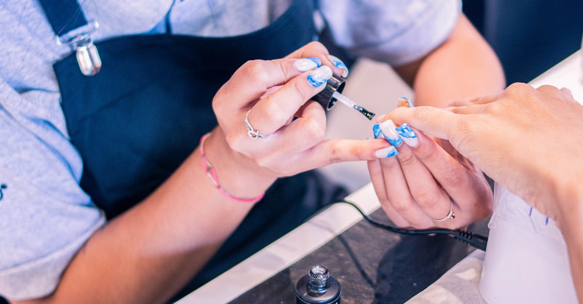 The Benefits of Making Early Reservations for Nail Services